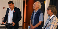 Hans-Martin und Irmgard Buttler, Jan Henrik Oehlmann rechts