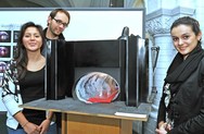 Hacer G&uuml;rel und Duygu Akg&uuml;n entwarfen einen Tunnel mit transparenten W&auml;nden. 