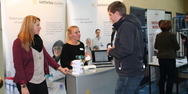 Foto von einem Studierenden auf der B&ouml;rse