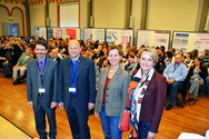 (v.l.n.r.) Prof. Dr. George Tomlin, Studiendekan Prof. Dr. habil. Bernhard Borgetto, HAWK-Pr&auml;si