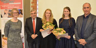W&uuml;rdige Preistr&auml;gerinnen: ausgezeichnet: (v.l) Hannah von Gr&ouml;heim, Klaus Bange, D&oum