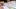 Person markiert einen Text mit Hilfe eines Textmarkers