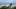 Ein Fernglas, im Hintergrund eine Stadt